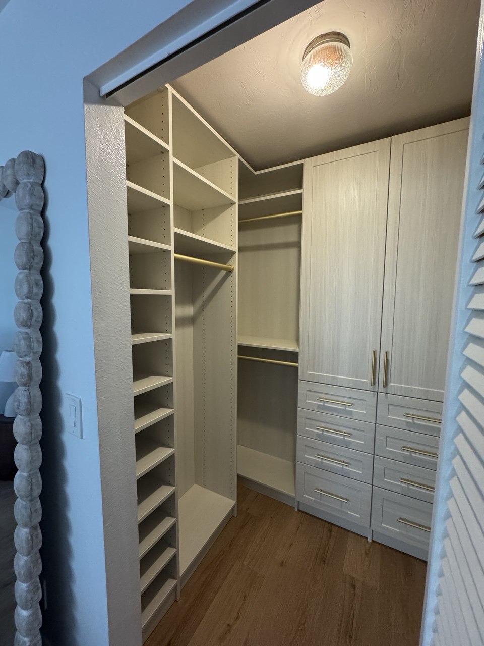 Walk-In Closet 11